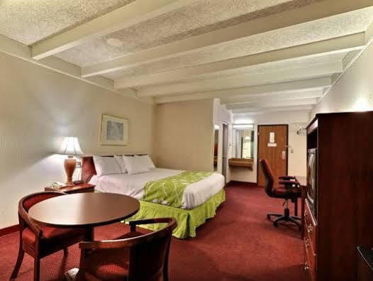 Baymont By Wyndham Bay Hotel